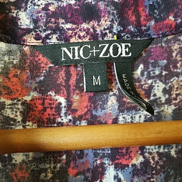 Nic + Zoe Sleeveless Button Down Blouse - Picture 2 of 3