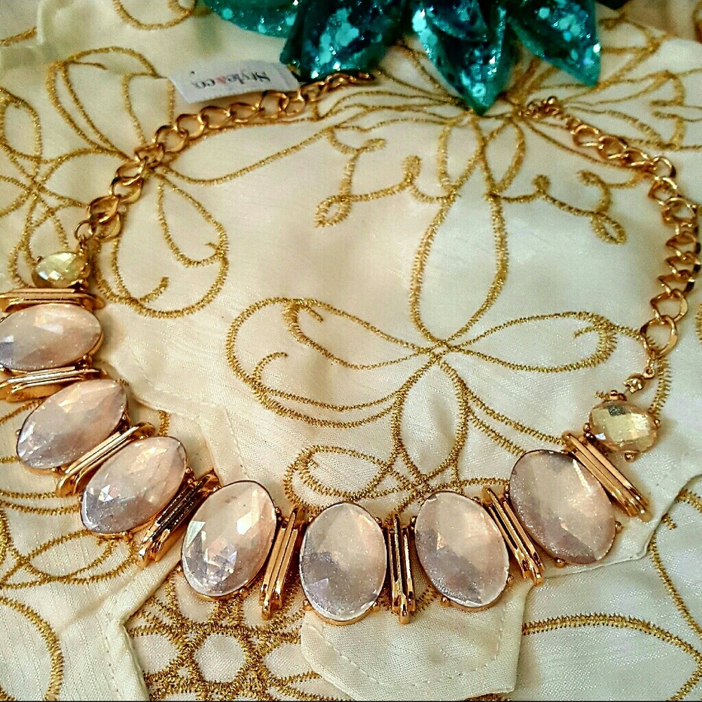 Gorgeous Crystal and Gold Necklace