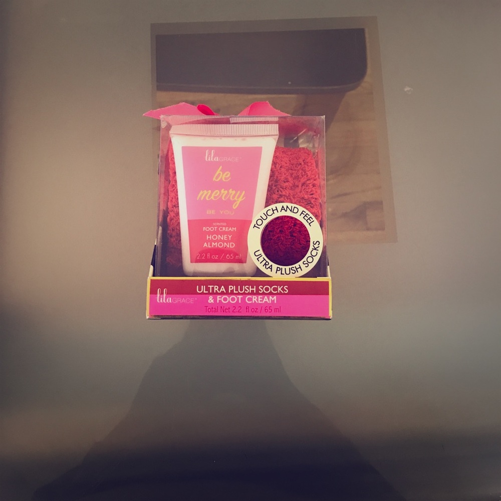 Ultra push socks and foot cream