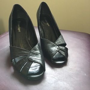 Super cute Retro style Peep Toe Pumps