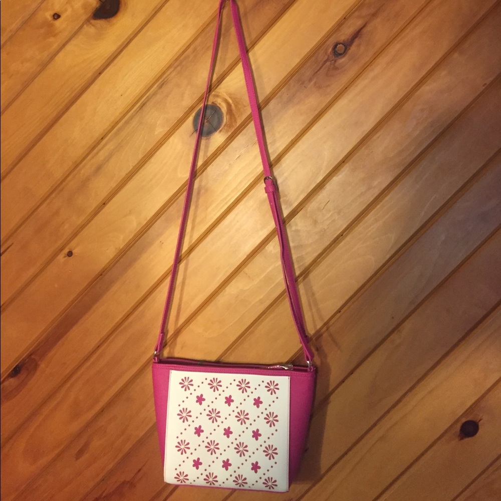 Vera Bradley Fuchsia/White Flowerlines crossbody!