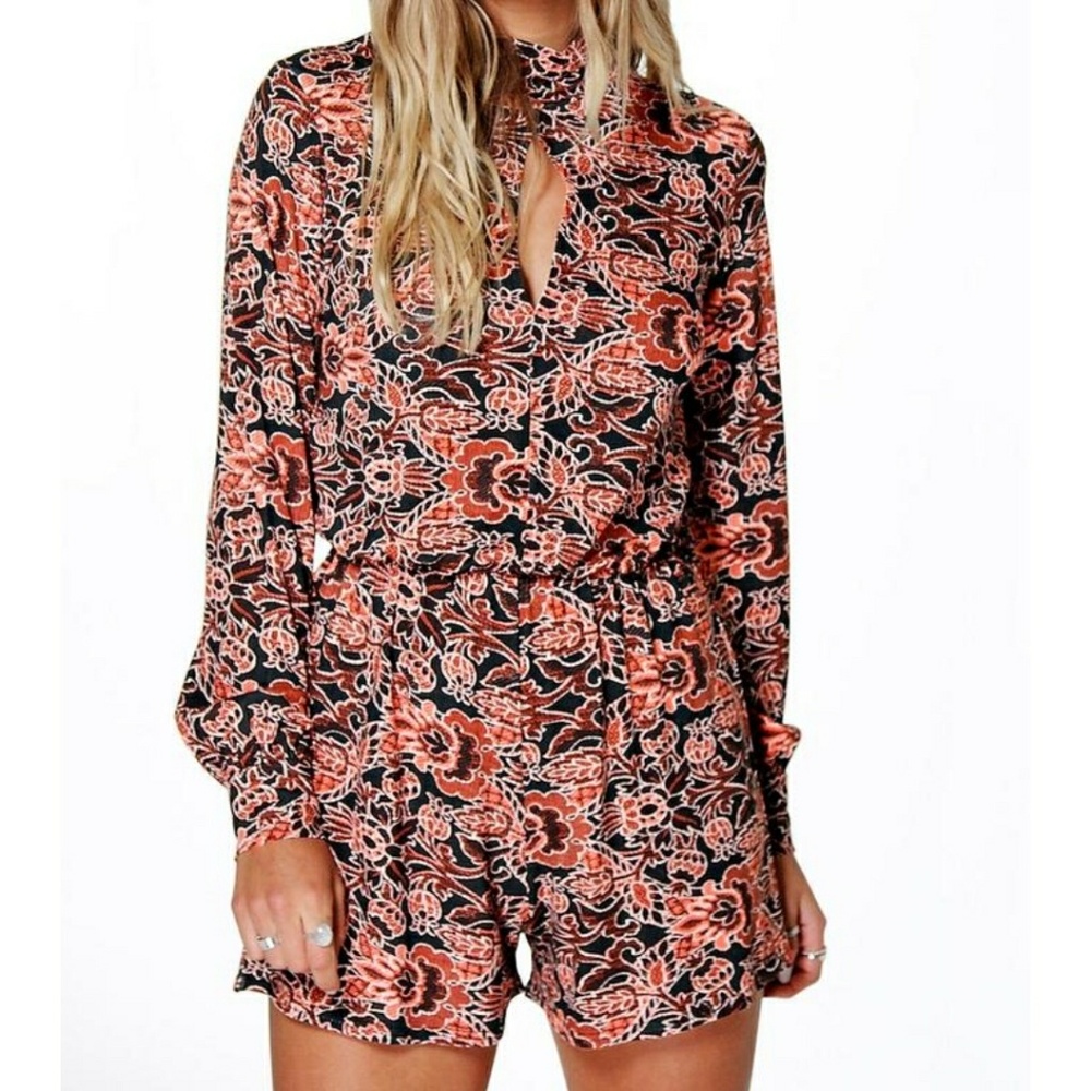 ♦️SOLD♦️Mock neck long sleeve romper