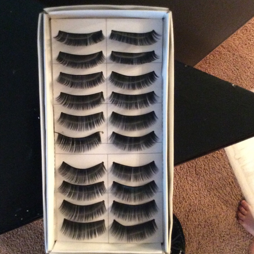 False eyelashes