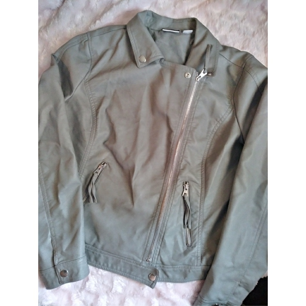 JACKLYN SMITH moto leather jacket??