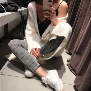 Fit pants with grid pattern