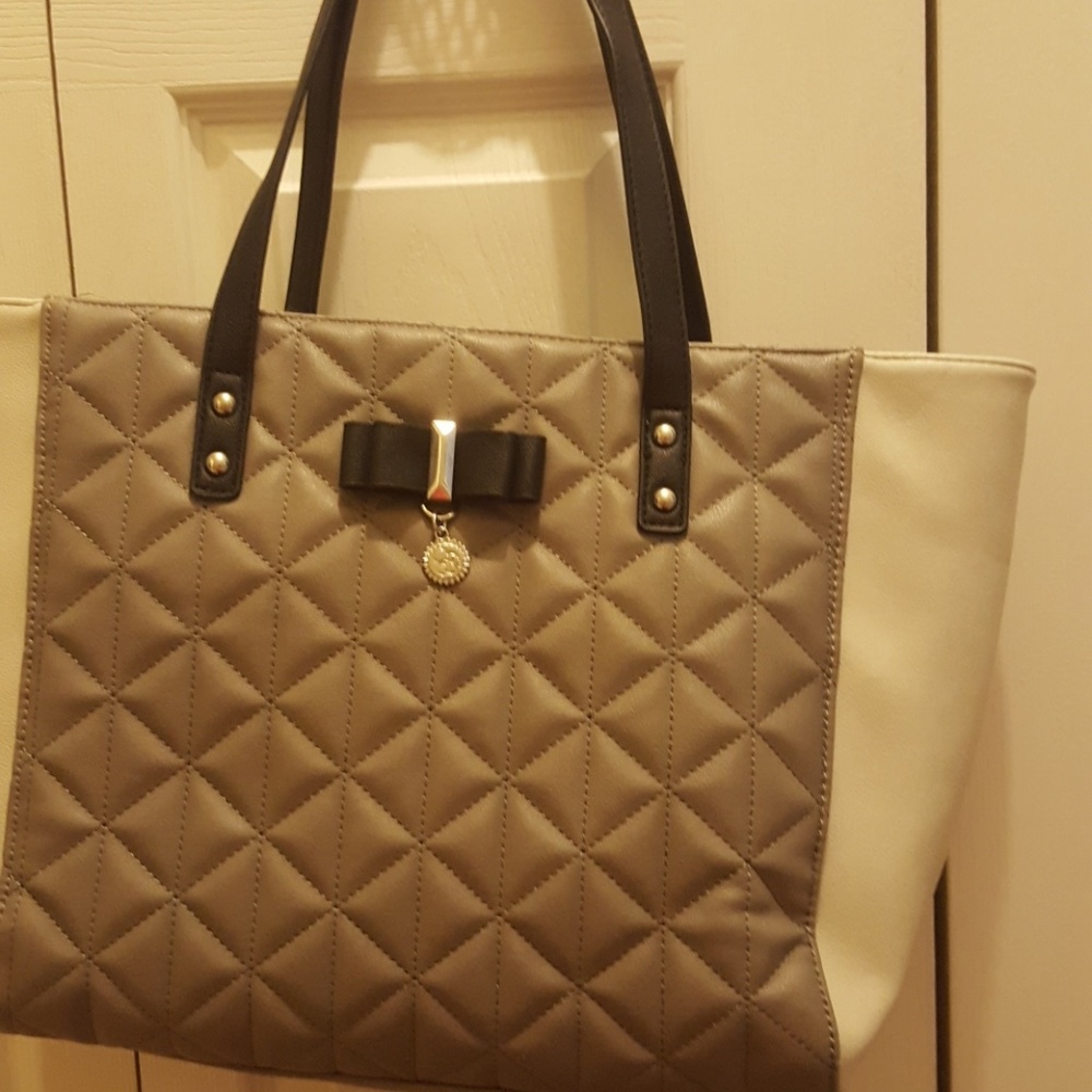 Jessica Simpson purse