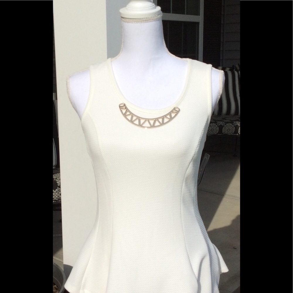 🌸 SALE! NWT dressy sleeveless shirt size S