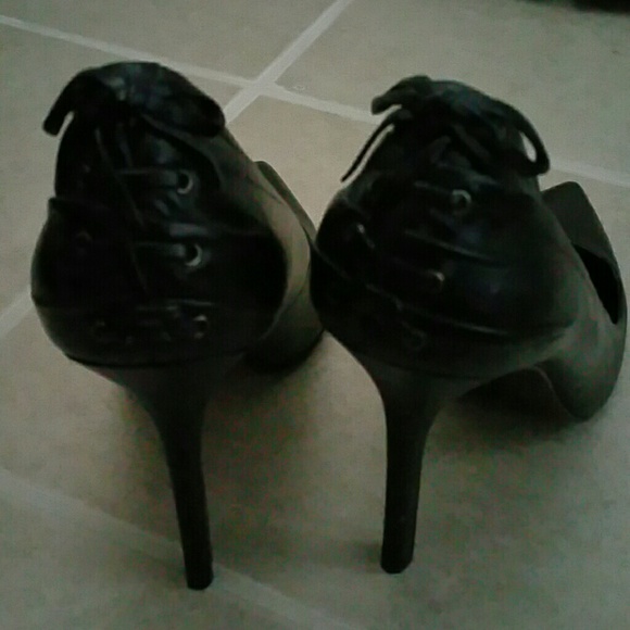 Black Leather Heels. - Picture 3 of 4