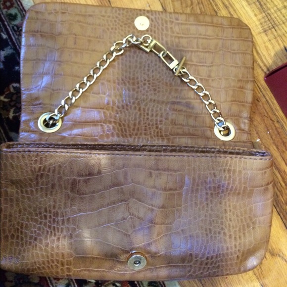 Tahari women's Python with gold chain clutch/purse - Picture 4 of 4