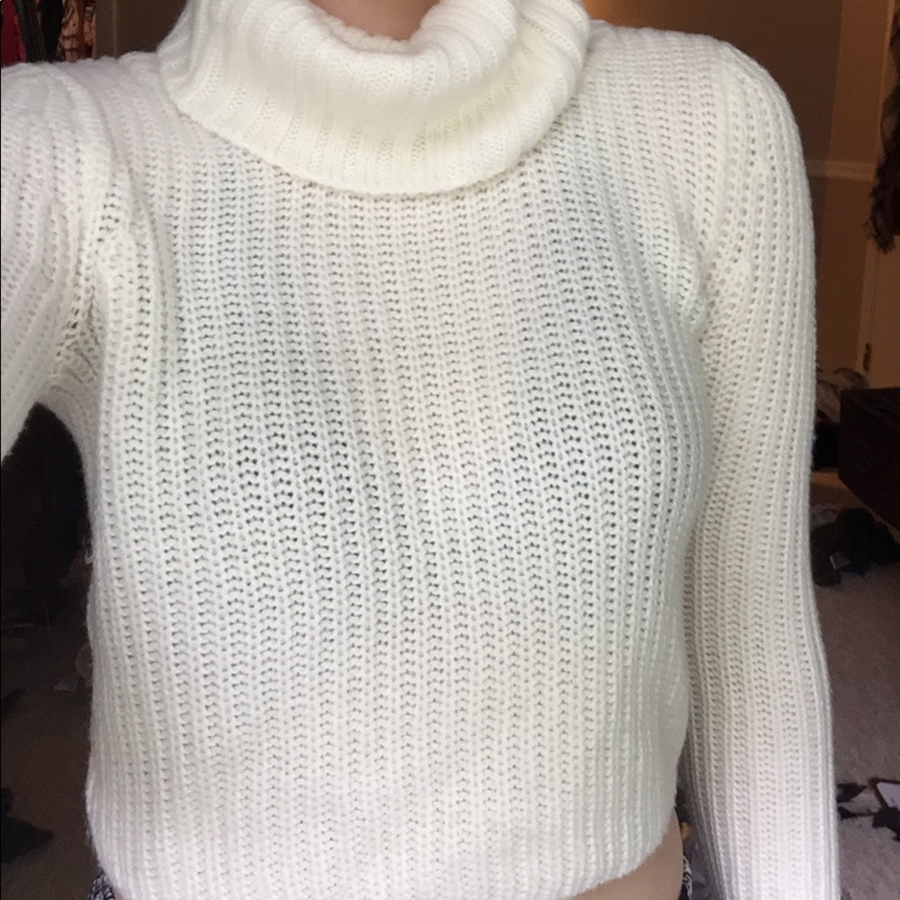 White crop turtle neck sweater