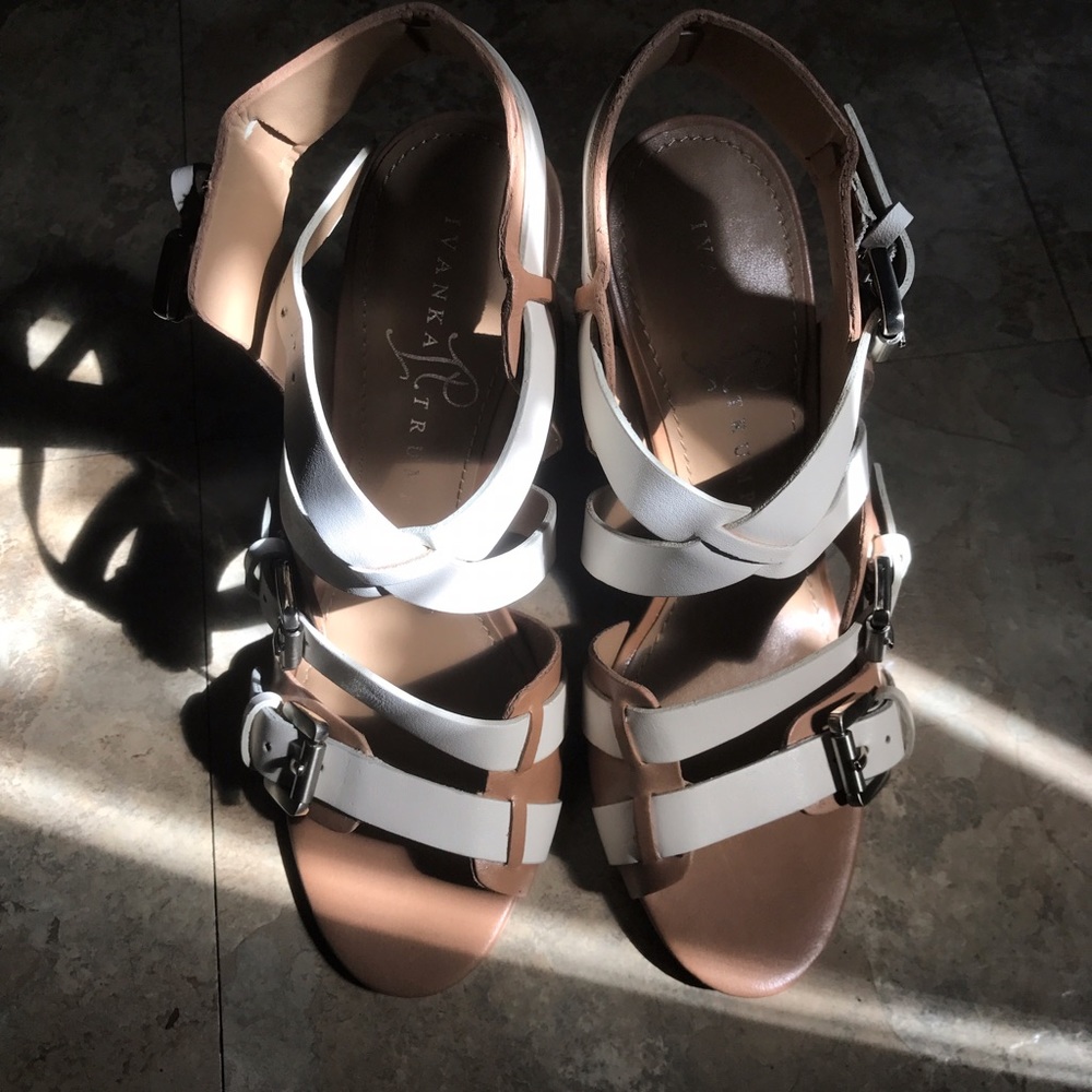 Sale! IVANKA TRUMP Iberni Leather Sandal Tan !
