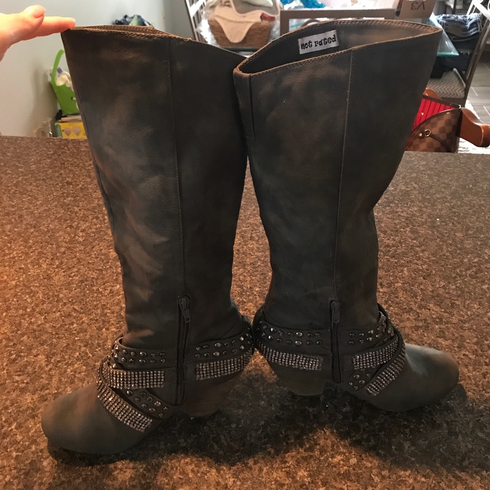 Boots - Picture 2 of 5