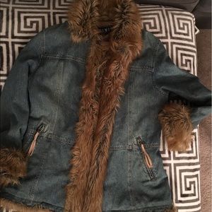 Jean jacket w fur trim
