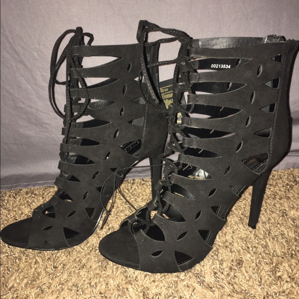 NWT Forever 21 Black Cutout Heels Size 7