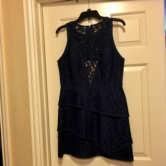 SOLDDD NTW BCBG tiered lace fit and flare - Picture 2 of 4