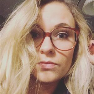 Meet your Posher, Caitlin