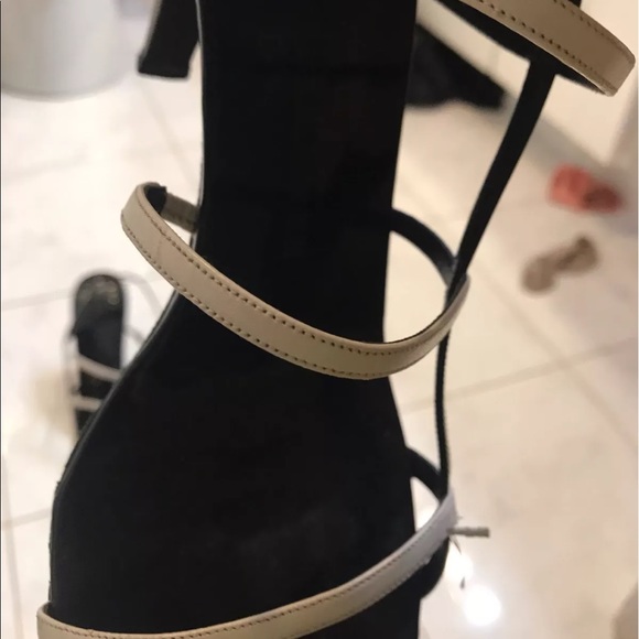 Size 9 Ralph Lauren heels - Picture 3 of 4