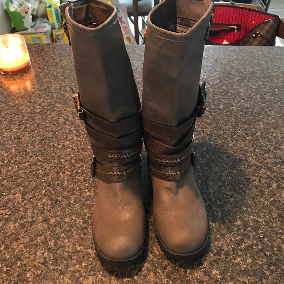 Boots - Picture 2 of 5