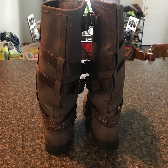 Boots - Picture 4 of 5