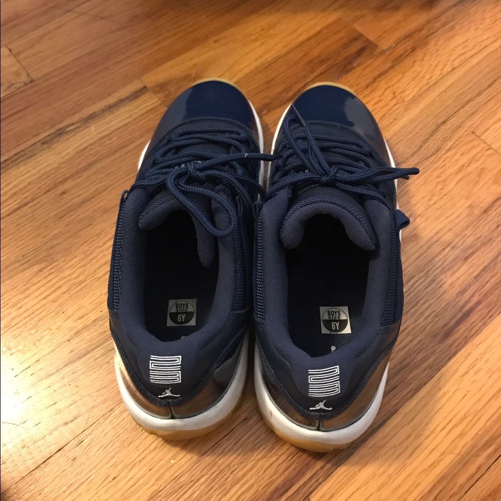 Air Jordan retro 11 low.