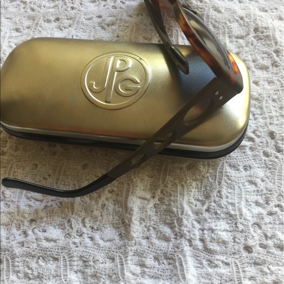 Sunglasses - Picture 2 of 3