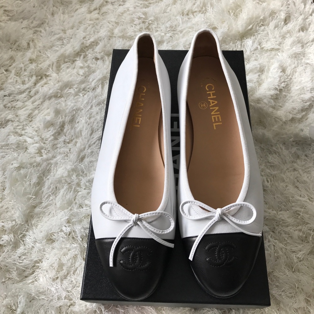 AUTHENTIC Chanel flats, black and white