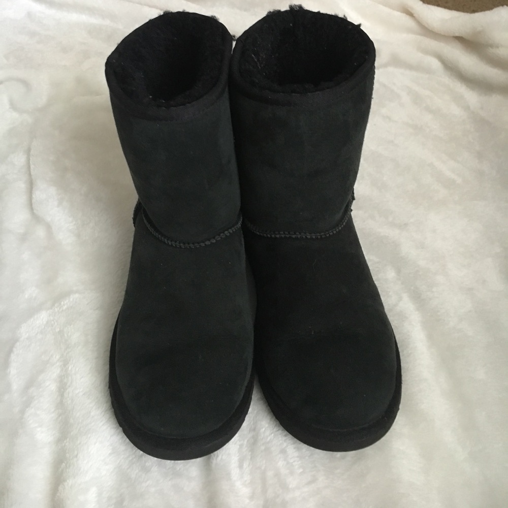 Classic Uggs in Black