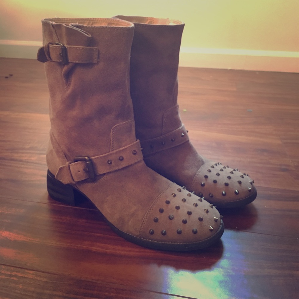 Size 11 suede boot