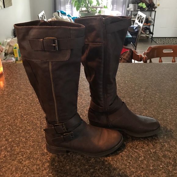 Boots - Picture 2 of 3