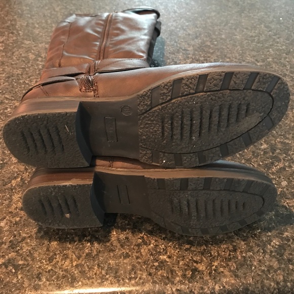 Boots - Picture 3 of 3