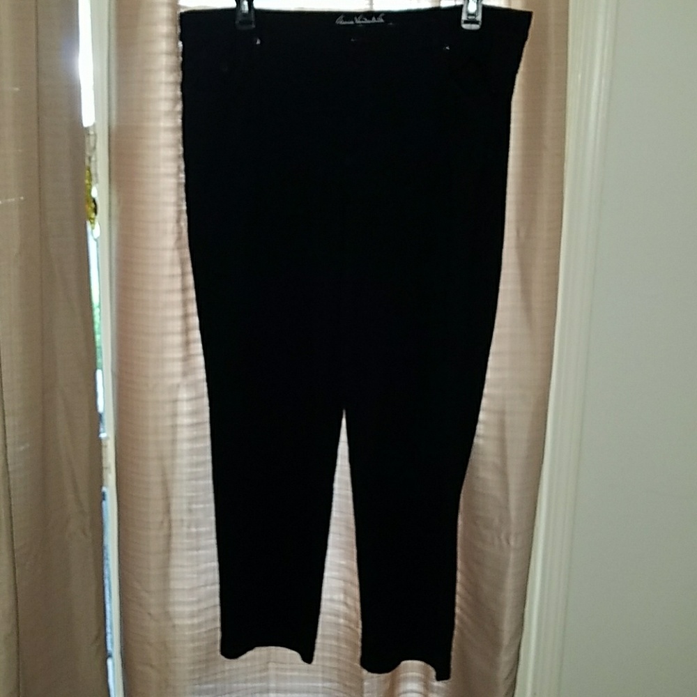 Gloria Vanderbilt black pants