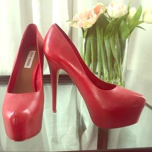 Size 10 Steve Madden Red Platform Pumps