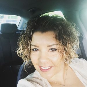 Meet your Posher, Elisa