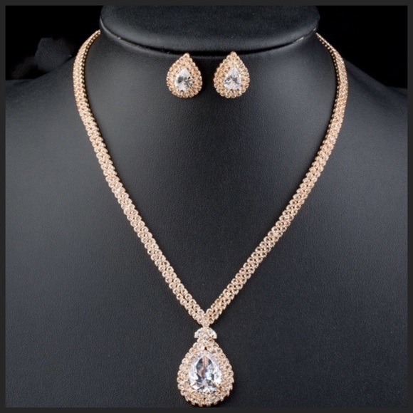 Elegant Swarovski Teardrop Necklace S13 - Picture 3 of 3