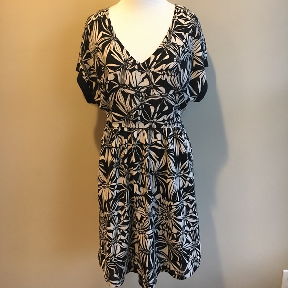 Anthropologie Dresses & Skirts - Anthropologie Postmark Floral Dress