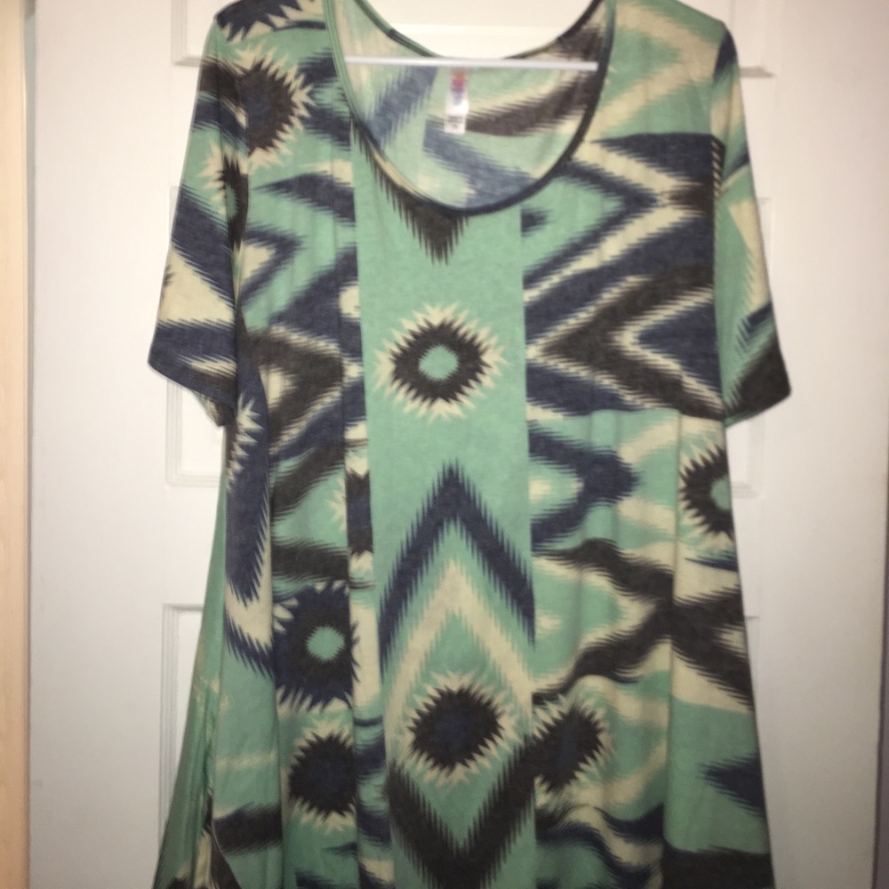 Lularoe 2x Perfect t and free scarf!