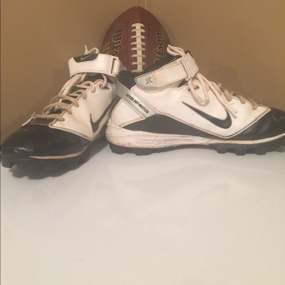 Nike football cleats size 8