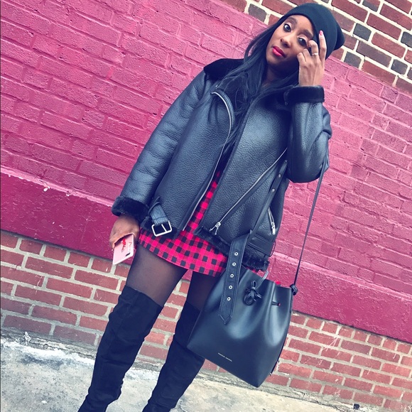 💁🏾‍♀️MEET YOUR POSHER: RACHEL!!! :)💁🏾‍♀️ - Picture 16 of 17