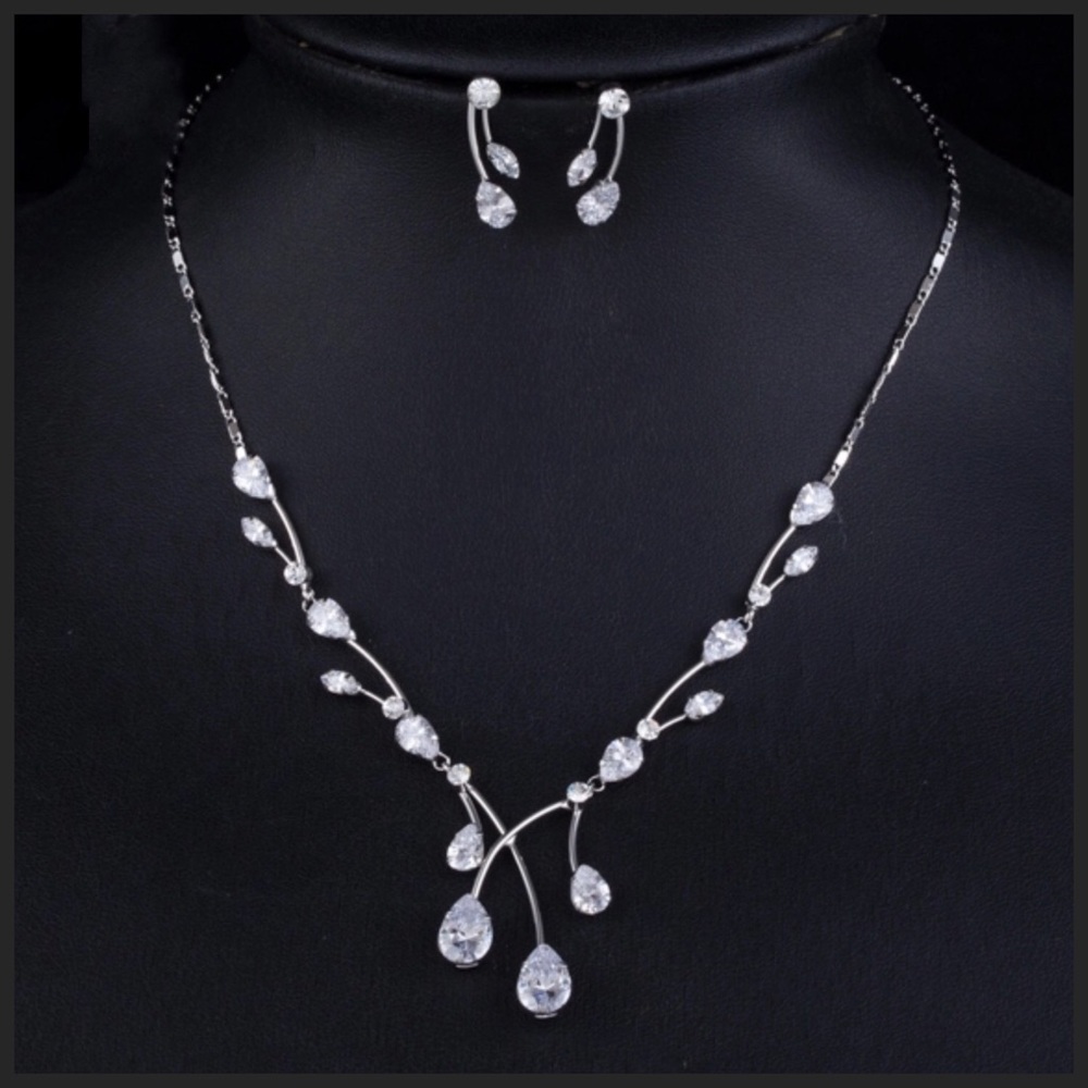 Swarovski Crystals Water Drop Necklace S13 - Picture 3 of 3