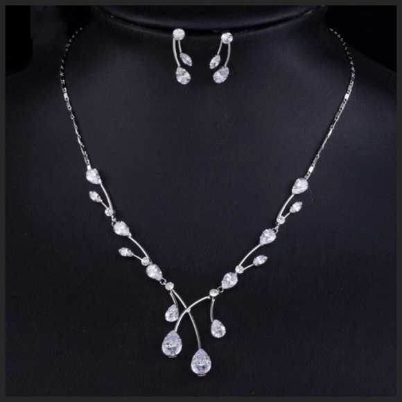 Swarovski Crystals Water Drop Necklace S13 - Picture 3 of 3