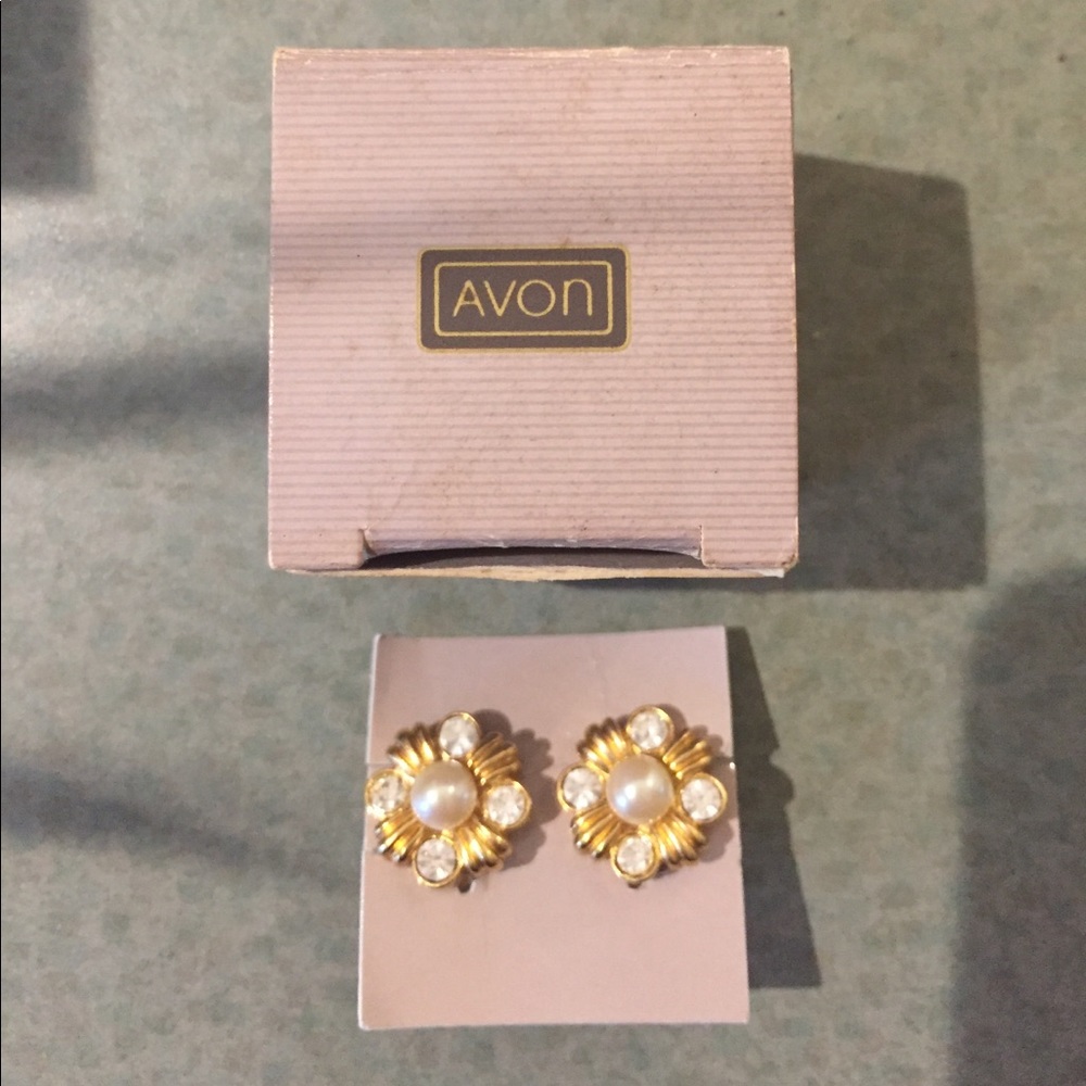 Vintage Avon Clip on Earrings.
