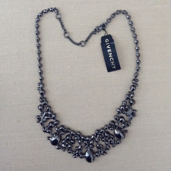 GIVENCHY fine crystal necklace - Picture 4 of 4