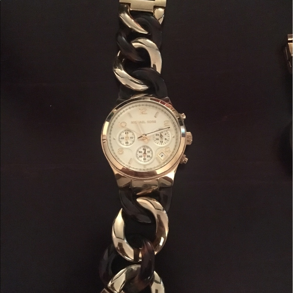 Watch - Picture 2 of 3