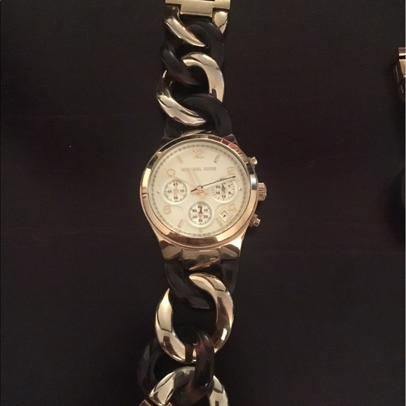 Watch - Picture 2 of 3