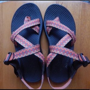 "Mountain Range" EUC Chacos