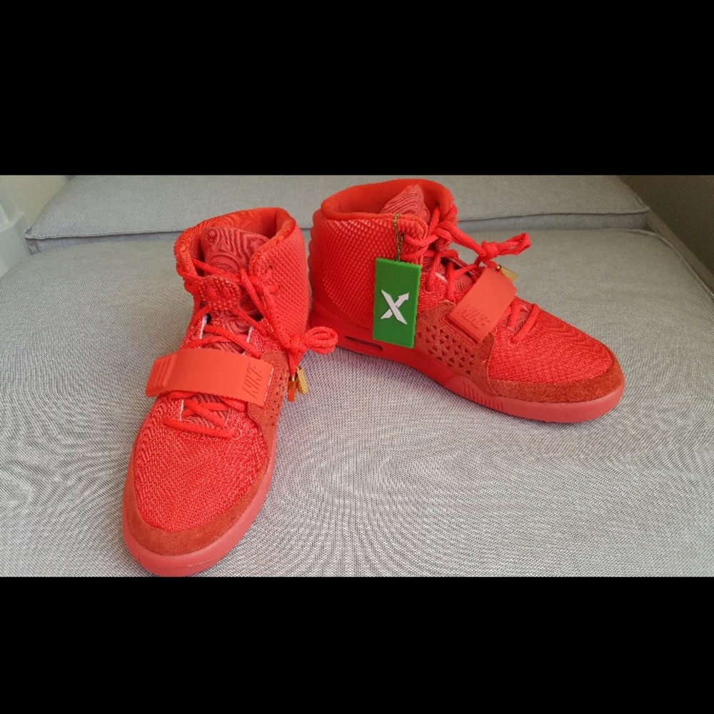 Yeezy 2 Red October DS size 10.5
