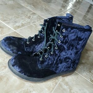 Boots size 9.5