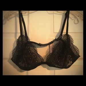 Victoria Secret Bralette , size L NWT