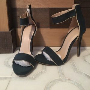 Emerald green NEVER WORN heels