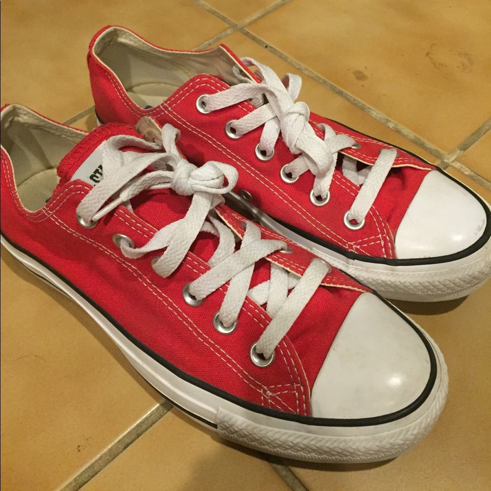 Red converse men's 6 women's 8